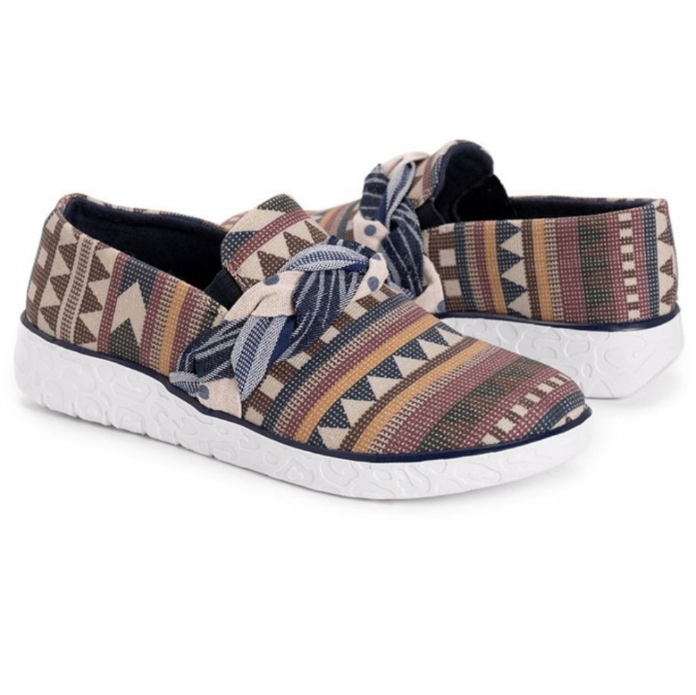 NIB Beige geometric boardwalk stroll slip-on sneaker
